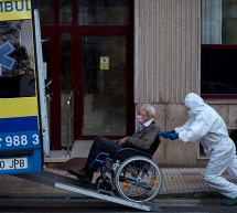 Como al principio: El covid-19 vuelve a los hogares de ancianos de España, aunque menos letal
