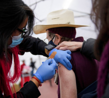 Casi 4,200 personas vacunadas contra el COVID-19 se han contagiado en Oregón